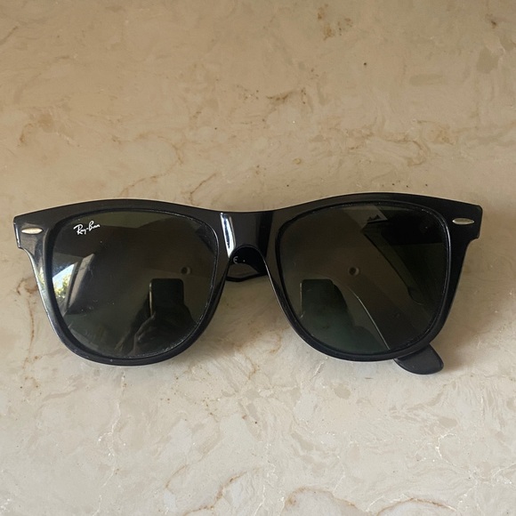 Ray-Ban Wayfarer Sunglasses - Picture 1 of 8